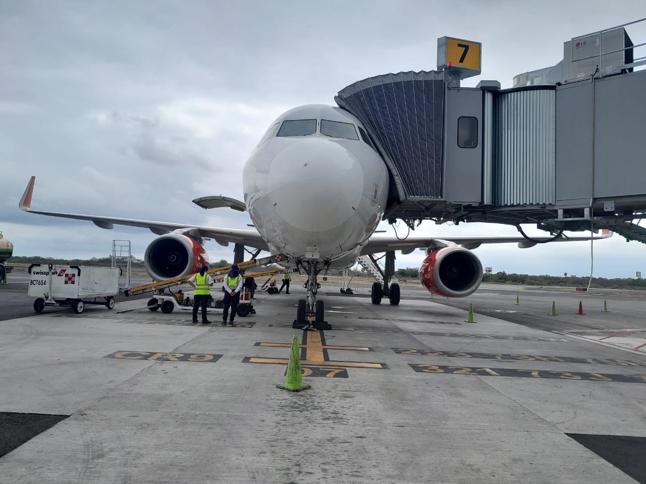 Aeropasillo conectado a un avión.