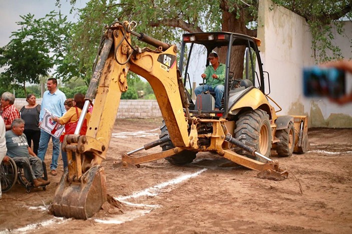 Trabajos con excavadoras en Guasave