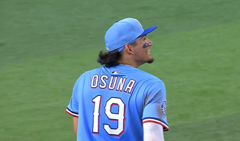 Alejandro Osuna, jardinero de los Rangers de Texas
