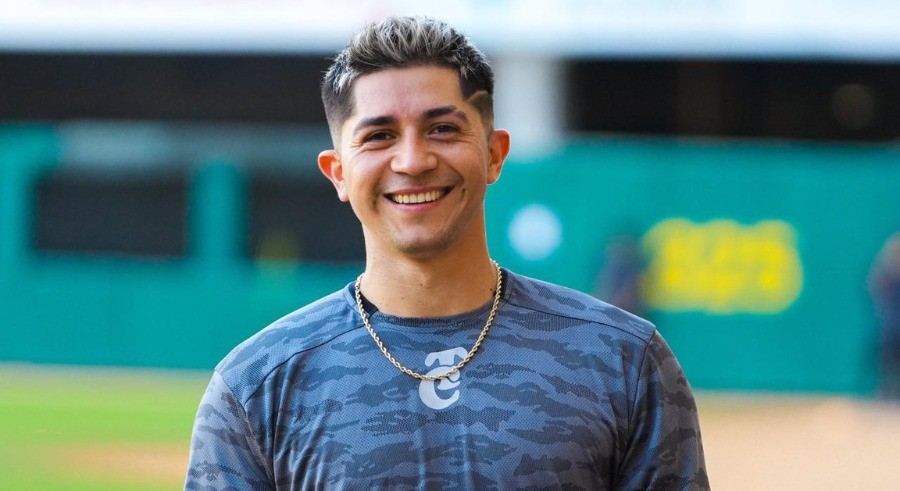 Andrés Álvarez, infielder.