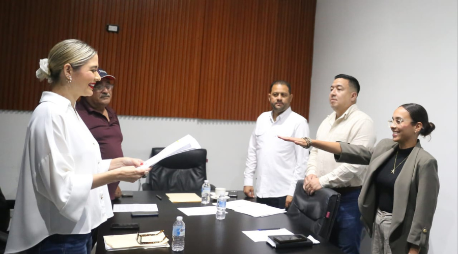 toma protesta a Arantxa Fernanda Ahumada Rosas como nueva directora del IMJU