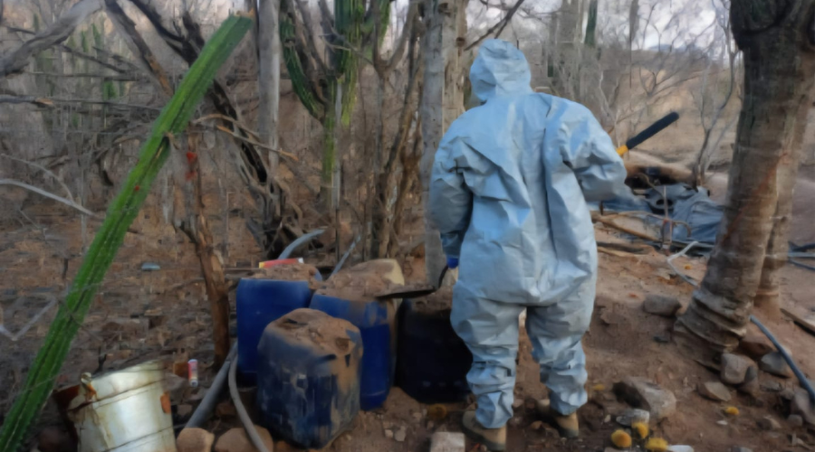 Autoridades aseguran zona con materiales químicos