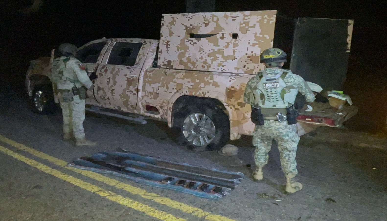 Aseguran camioneta clonada del Ejército en El Rosario