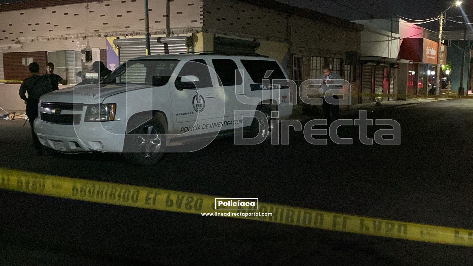 Autoridades en el lugar donde fue encontrado el cuerpo sin vida.