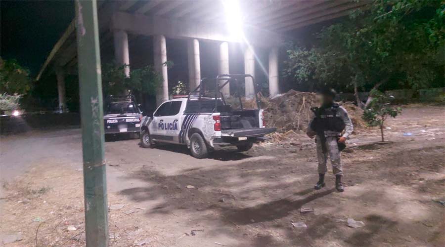 Asesinan a balazos a hombre en vías de tren