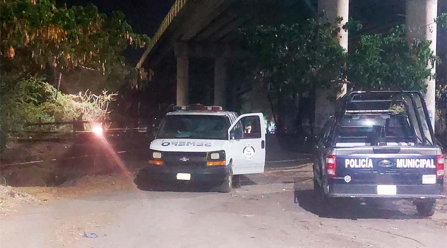 Asesinan a balazos a hombre en vías de tren