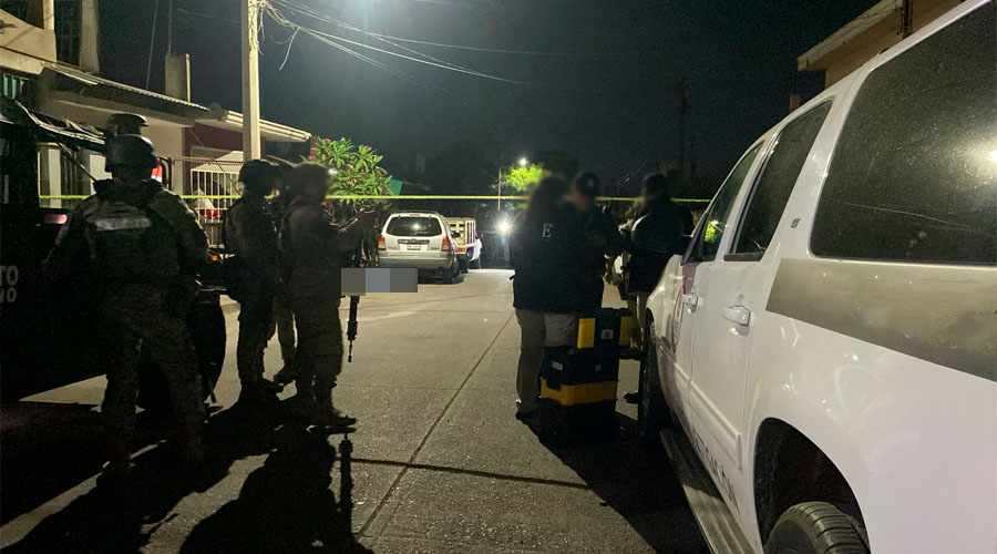 Elementos del Ejército Mexicano e investigadores de la FGE en Culiacán
