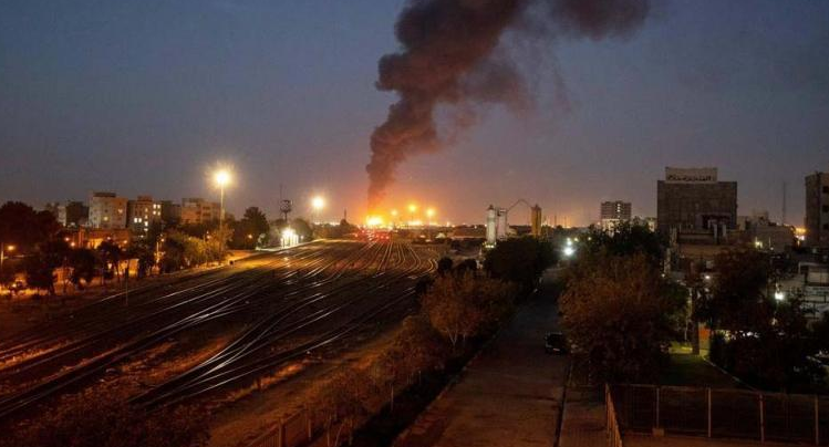 Israel confirma ataque de gran alcance al aeropuerto iraní de Mashhad