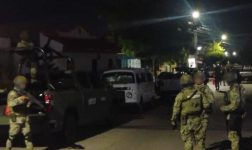 Elementos del Ejército Mexicano aseguran la zona del crimen