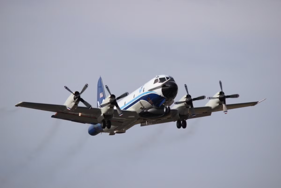 Avión cazahuracanes