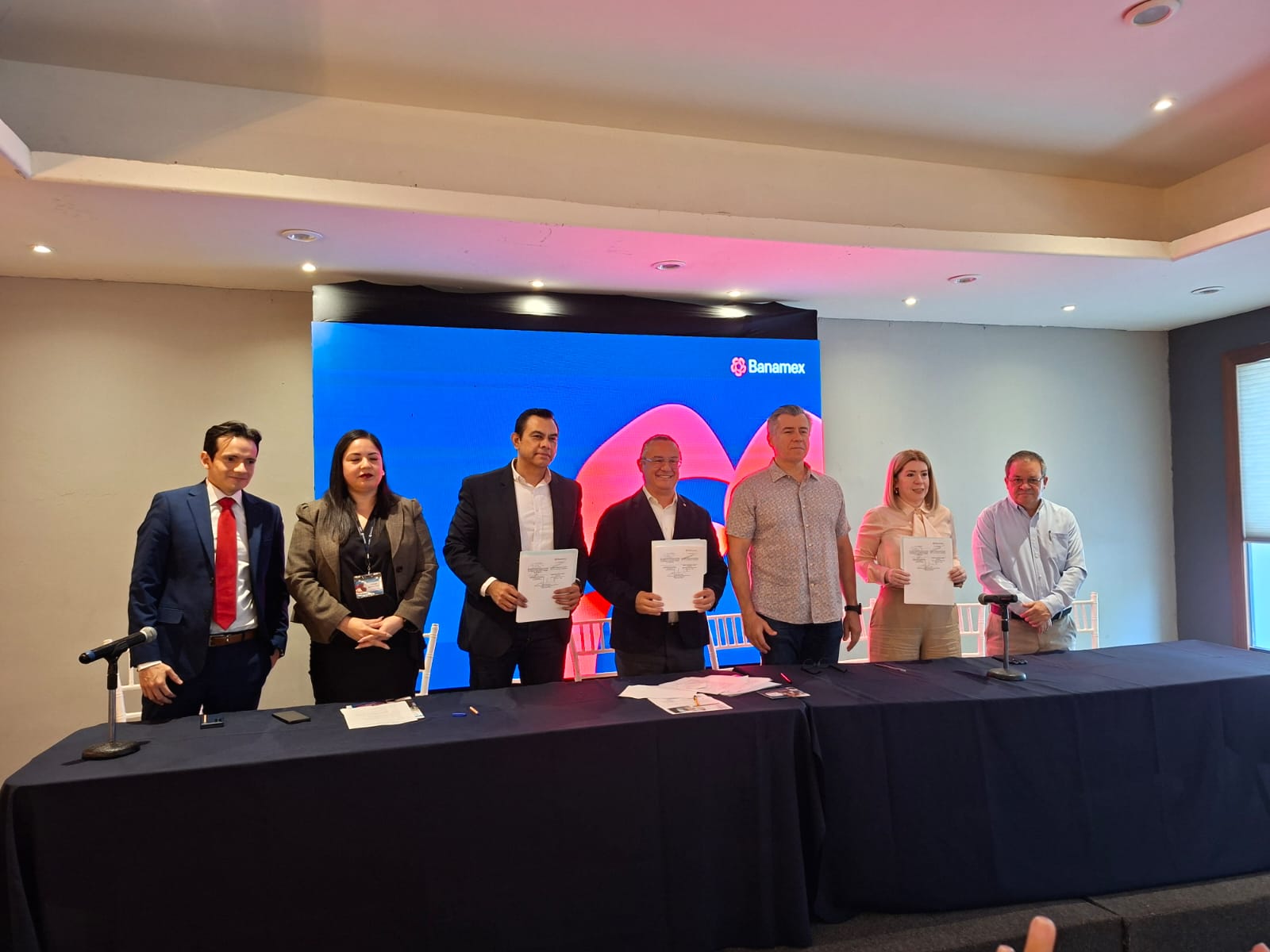 Banamex y Canaco acuerdan impulsar el comercio electrónico en Los Mochis