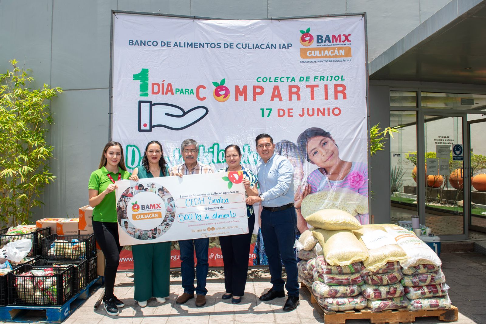 CEDH dona media tonelada de frijol