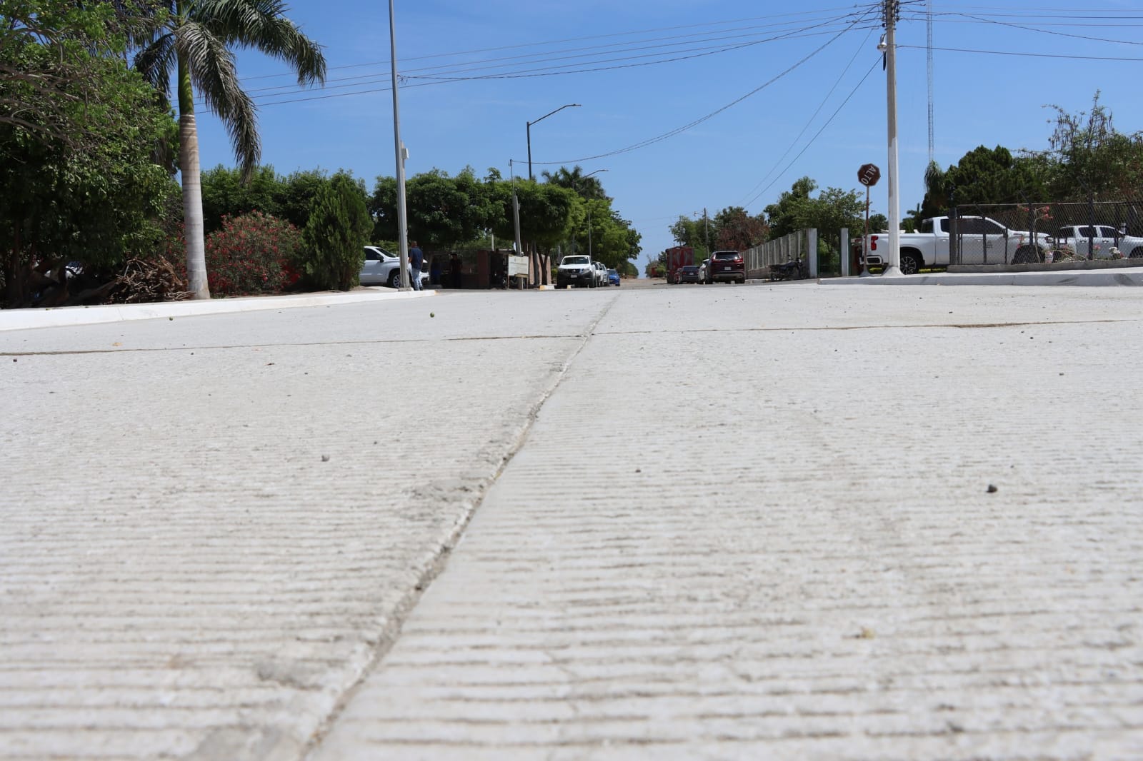 Calle pavimentada de la comunidad de Cabrera de Limones