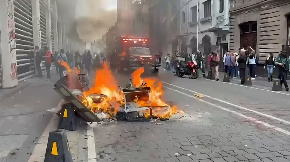 Incendio provocado por la CNTE