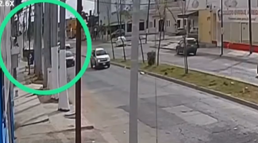 Una cámara de seguridad capta el momento del accidente múltiple en calles de Los Mochos