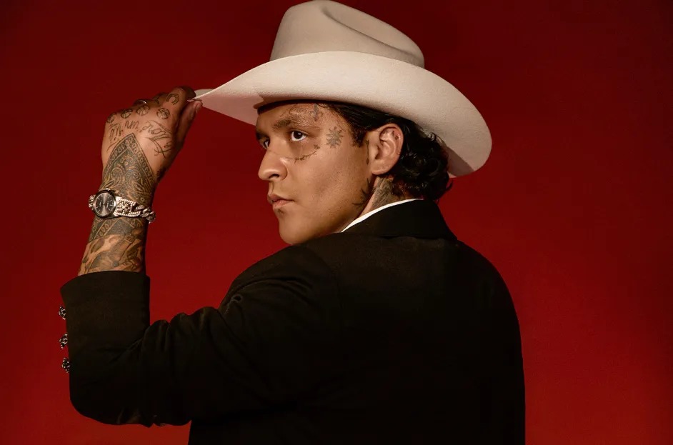 Christian Nodal apuesta por la moda; lanzará su propia marca de ropa