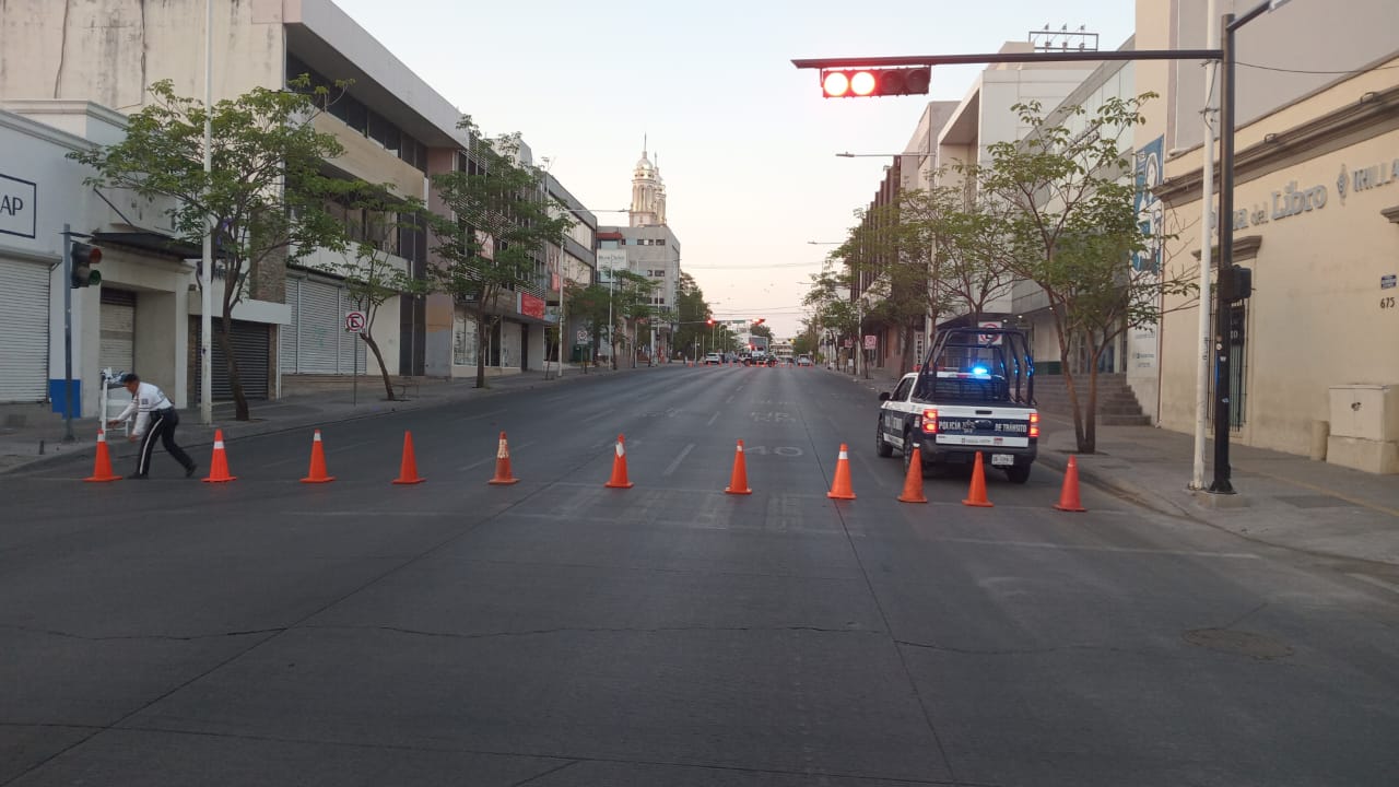 Cierre de la avenida Álvaro Obregón.