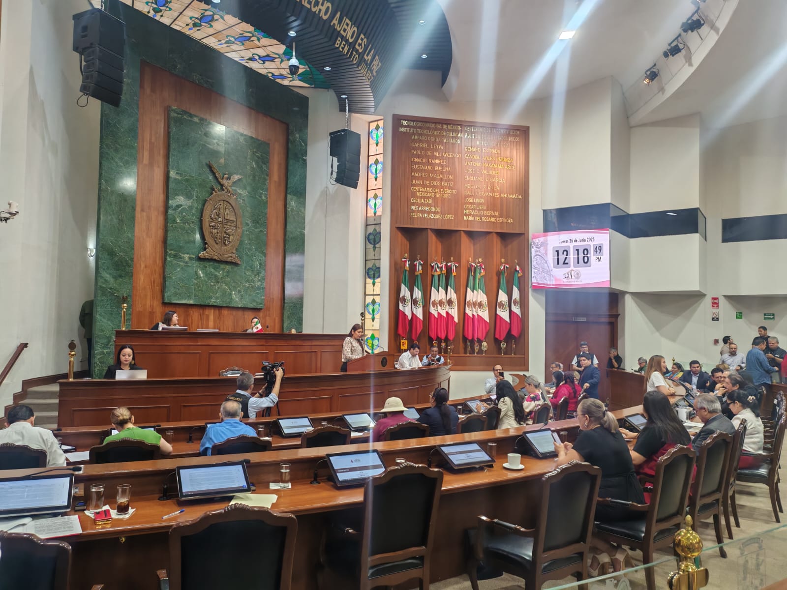 Diputados aprueban dictamen que busca eliminar brecha salarial