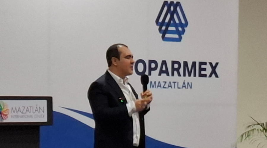Rigoberto Arámburo García, cirujano de Mazatlán en la reunión mensual con empresarios de Coparmex
