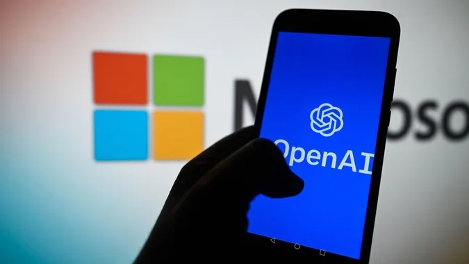 Crece la disputa entre OpenAI y Microsoft por control de tecnología de la Inteligencia Artificial