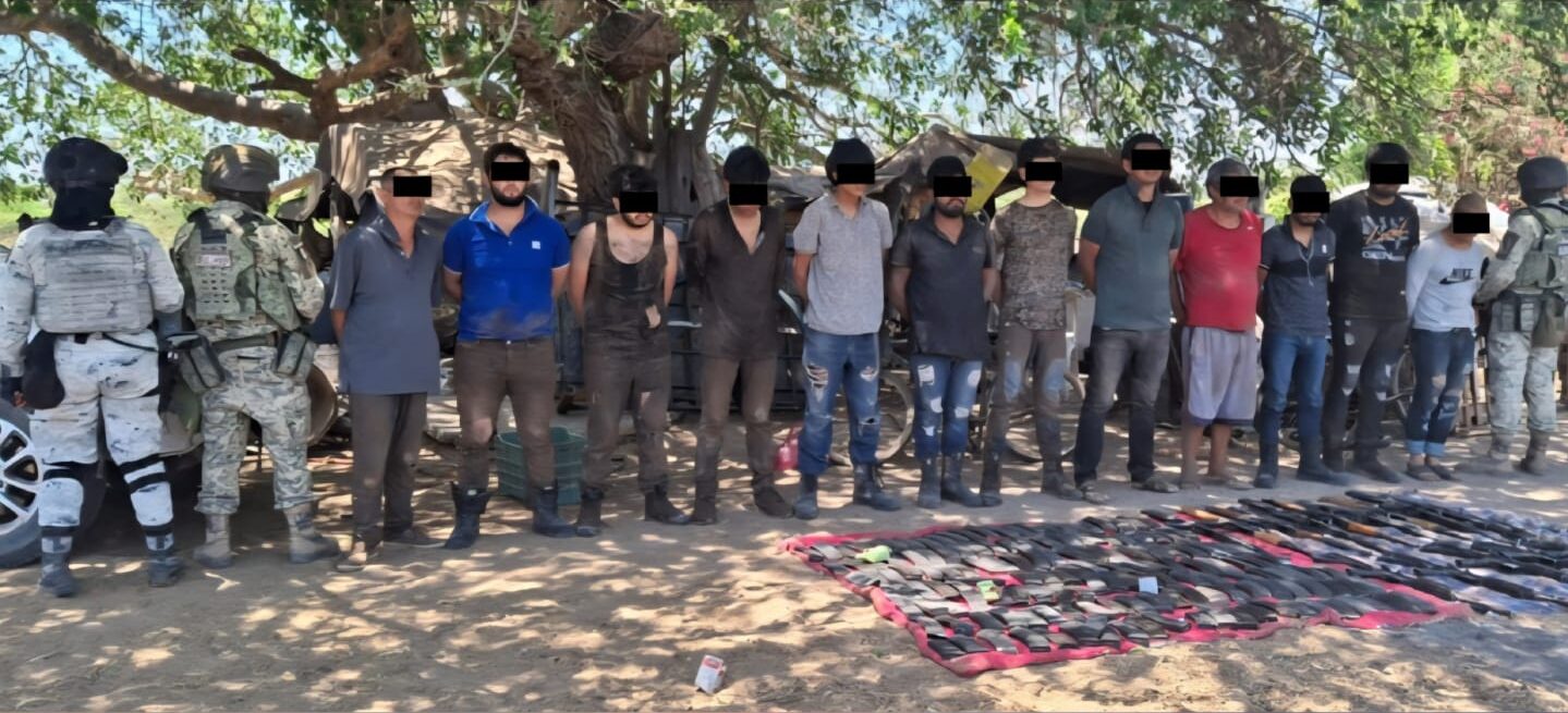 Detienen a 12 personas y aseguran armamento, explosivos y vehículos en Elota