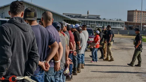 Detienen a 84 migrantes en operativo en Luisiana, Estados Unidos