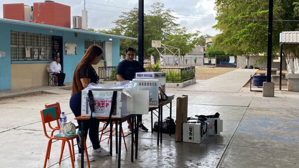 Casillas de la sección 3852 en el fraccionamiento Los Cedros, en Los Mochis.