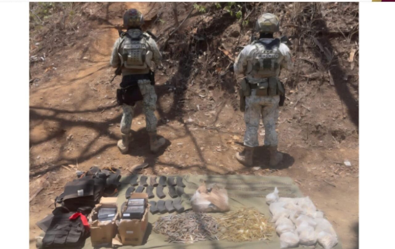 Elementos del Ejército y Guardia Nacional aseguran cargadores y chalecos tácticos