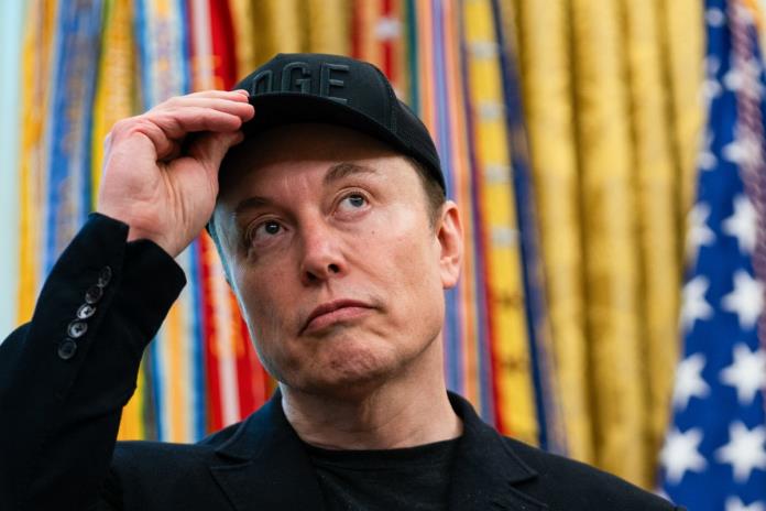 Elon Musk llama “abominación repugnante” al plan fiscal de Trump