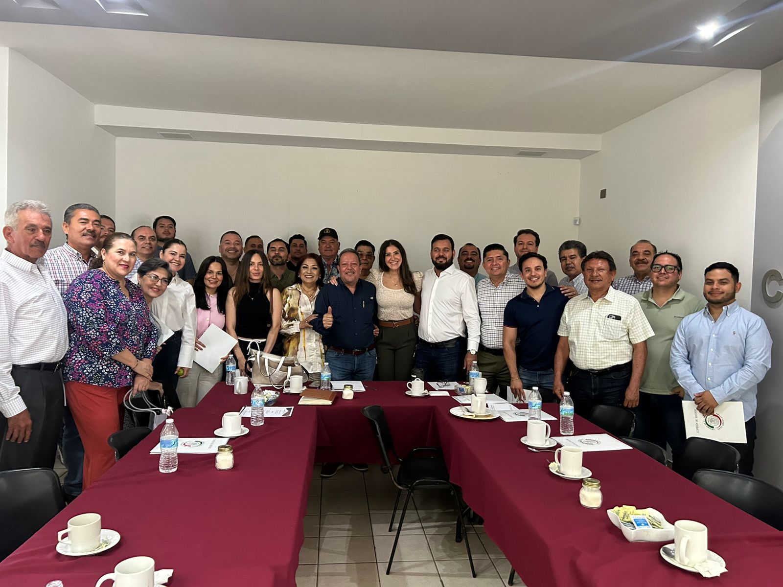 Paloma Sánchez escucha a empresarios de Guasave