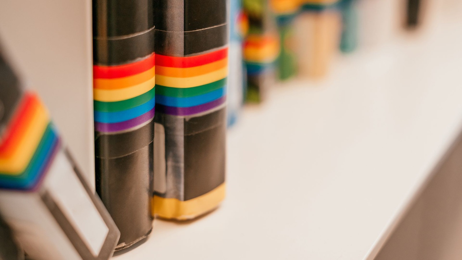 En EU, autorizan a padres a sacar a sus hijos de clases con enfoque LGBTQ+