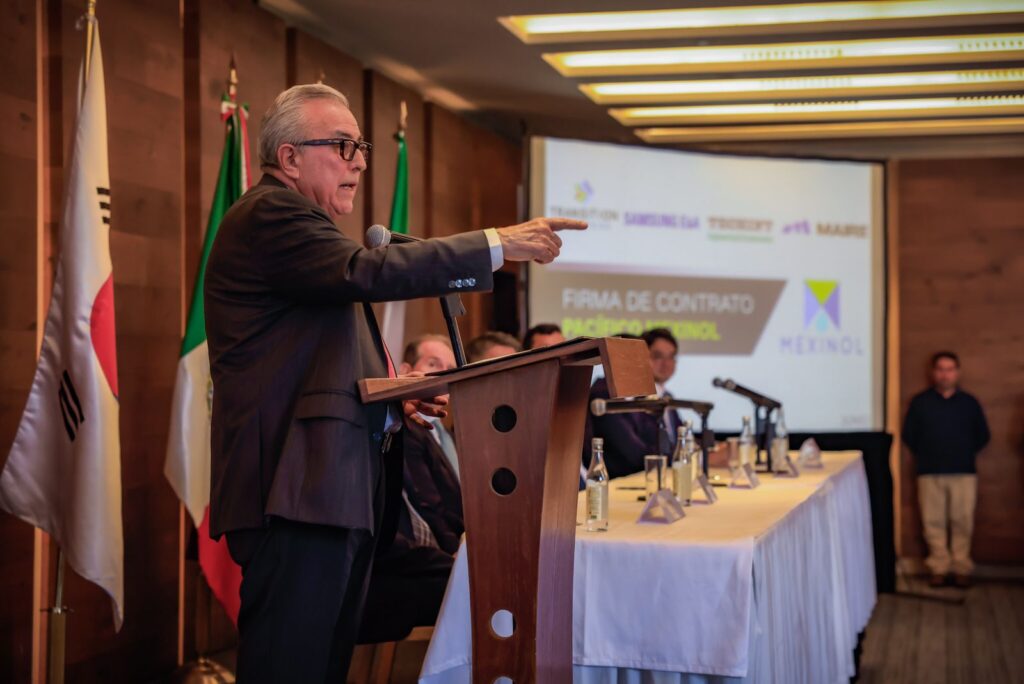 En presencia del embajador de EU, Rocha Moya firma contratos para construcción de planta Mexinol