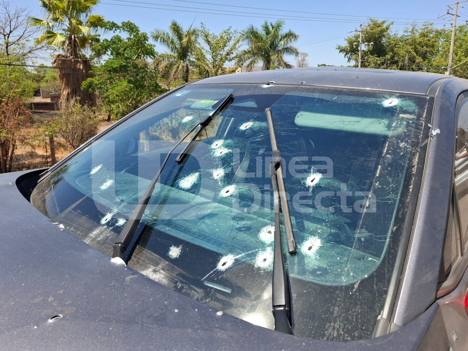 Camioneta con múltiples impactos de bala tras el enfrentamiento en El Limón de los Ramos, Culiacán.