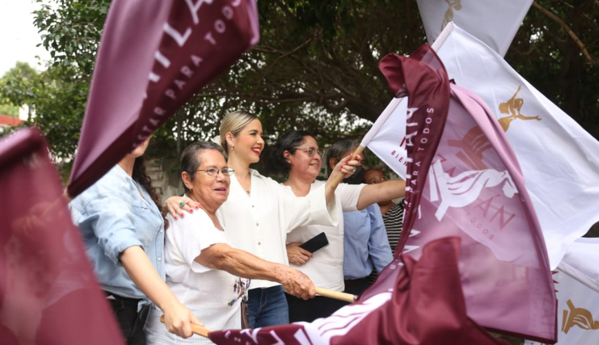 Estrella Palacios da banderazo a inicio dos obras