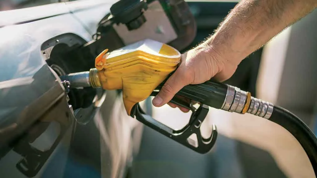 Carga de gasolina.