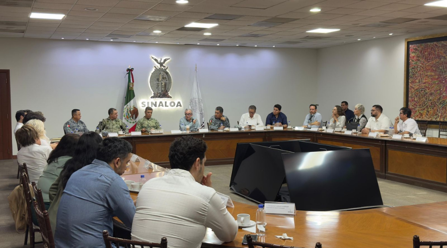 El gobernador Rubén Rocha Moya se reúne con empresarios y autoridades de seguridad