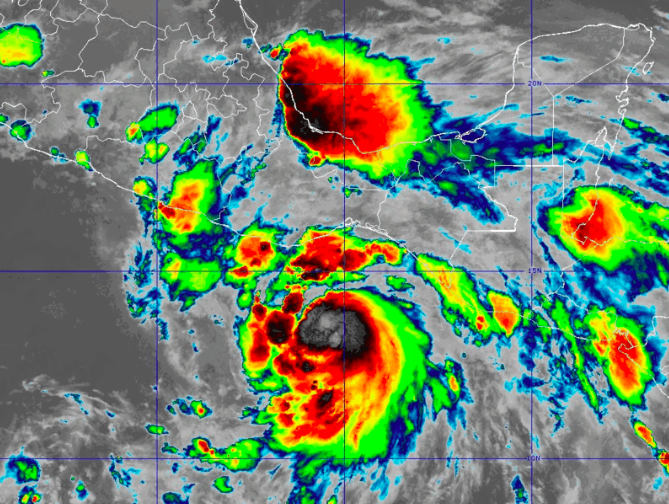 Imagen de satélite de Erick ya como huracán en el Pacífico.