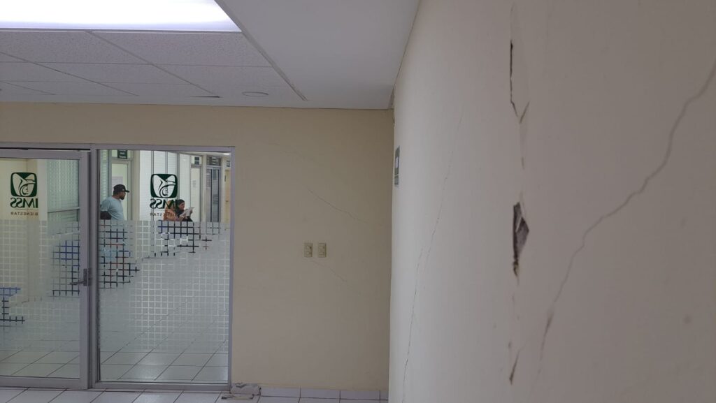 Fallas estructurales en el Hospital IMSS Bienestar de Guamúchil.