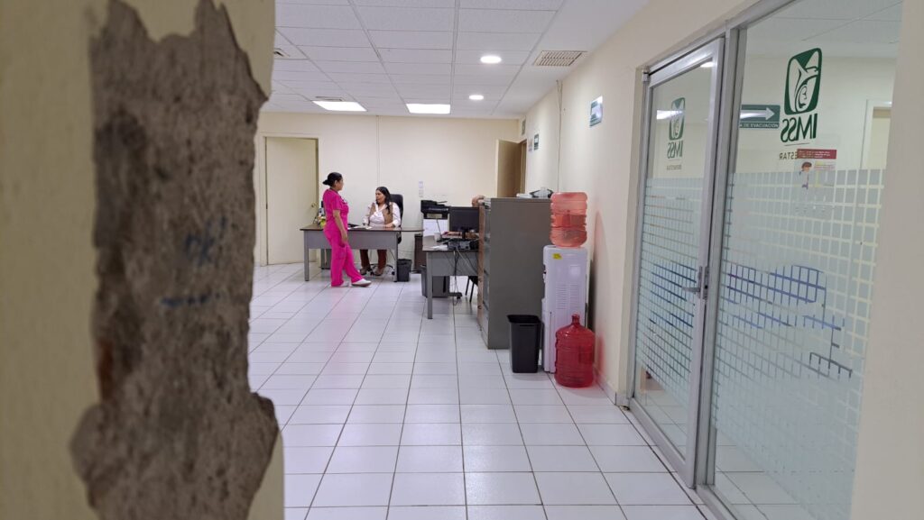 Fallas estructurales en el Hospital IMSS Bienestar de Guamúchil.