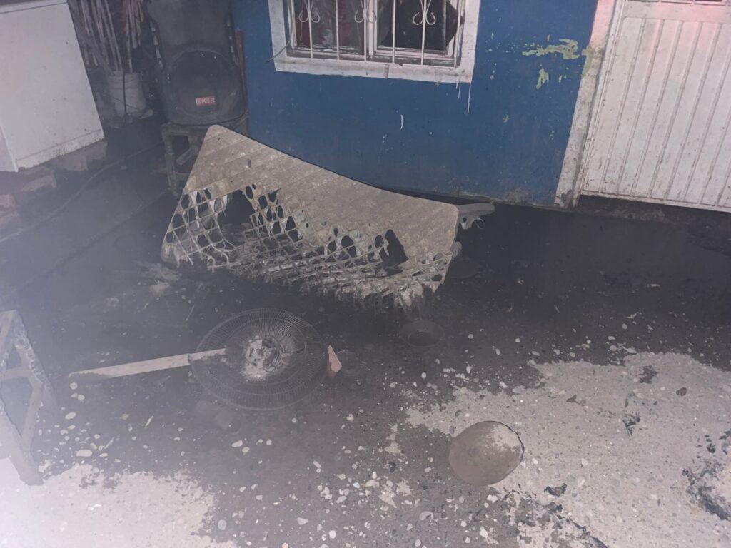Daños en un colchón por el incendio.