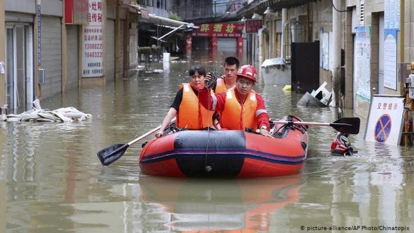 Inundaciones en China dejan tres muertos y miles de afectados