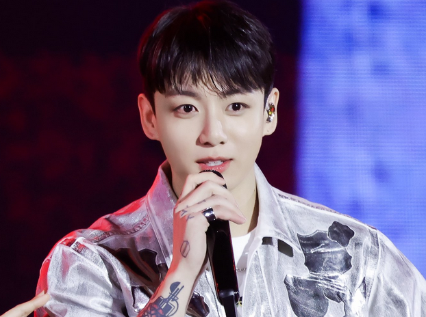 Jungkook de BTS se disculpa tras polémica por gorra usada durante ensayo de concierto