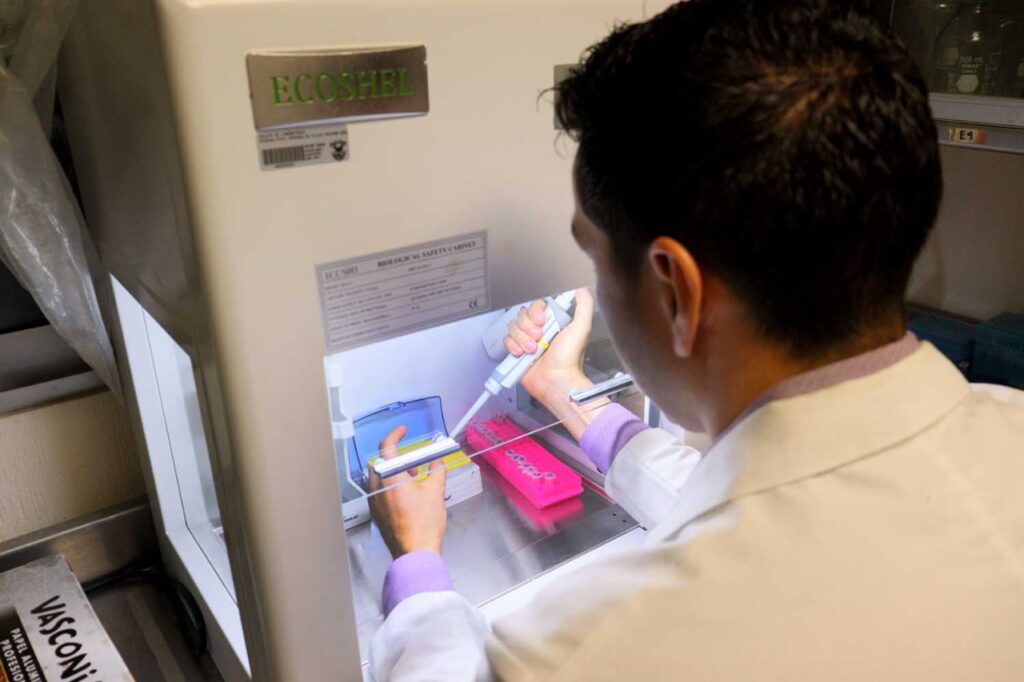 Lorenzo Ulises Osuna Martínez, investigador de la Facultad de Ciencias Químico-Biológicas de la Universidad Autónoma de Sinaloa (UAS).