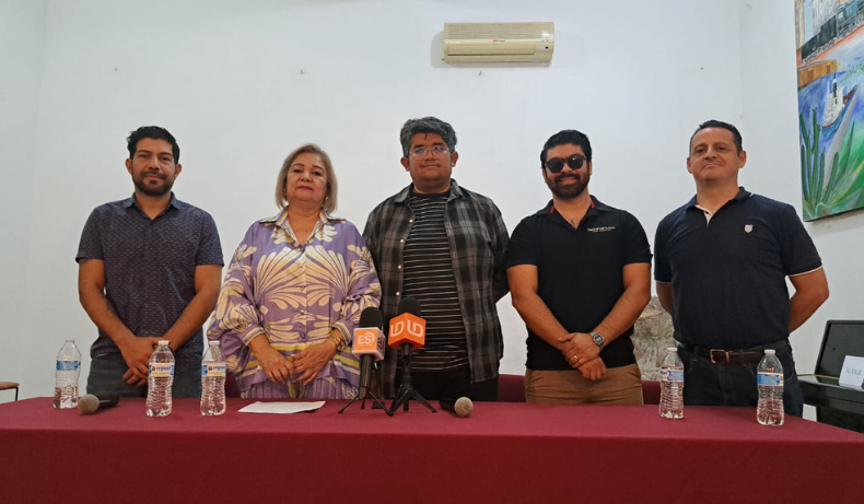 Luis Ramos y su equipo en evento de prensa