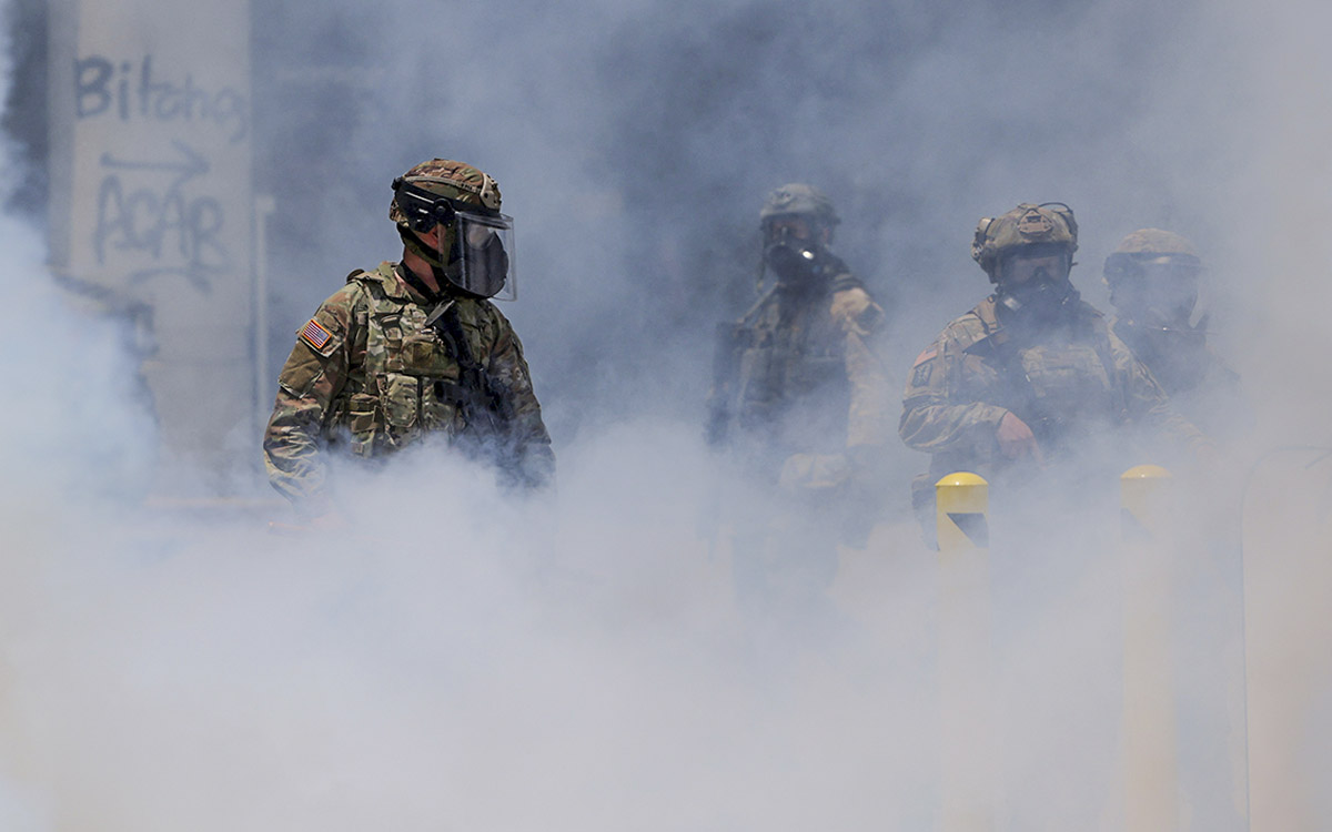 Marines refuerzan presencia militar en Los Ángeles; 700 elementos se unen a la Guardia Nacional