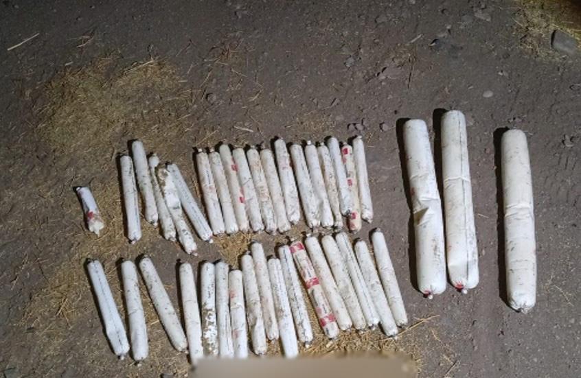 Marinos aseguran 39 tubos explosivos, equipo táctico y cartuchos en Cosalá