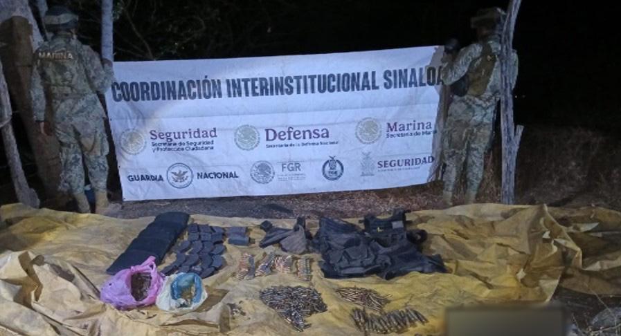 Marinos aseguran 39 tubos explosivos, equipo táctico y cartuchos en Cosalá