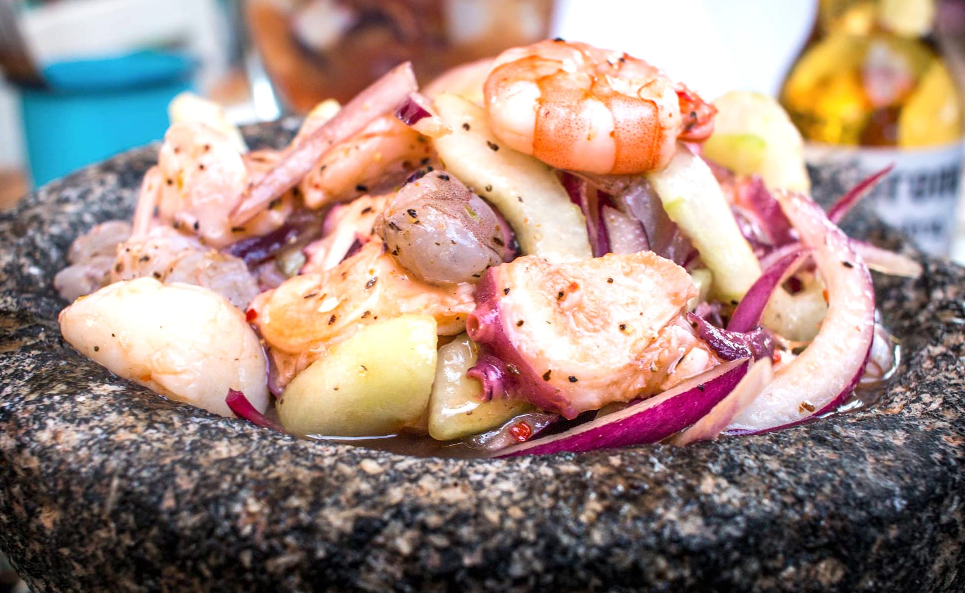 Molcajete con mariscos.