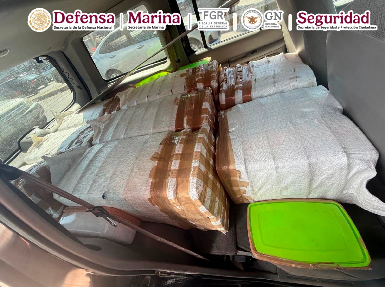 Gobierno impide traslado de 300 kilos de metanfetaminas en Baja California