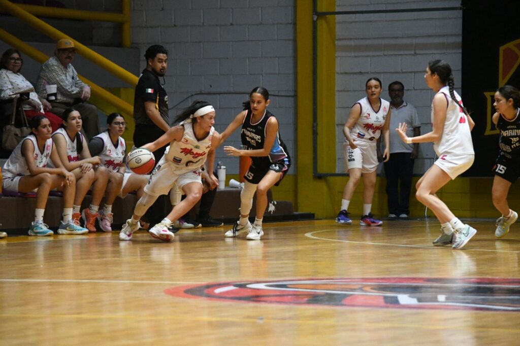 Mia Castañeda, jugadora de Monjas de Guasave